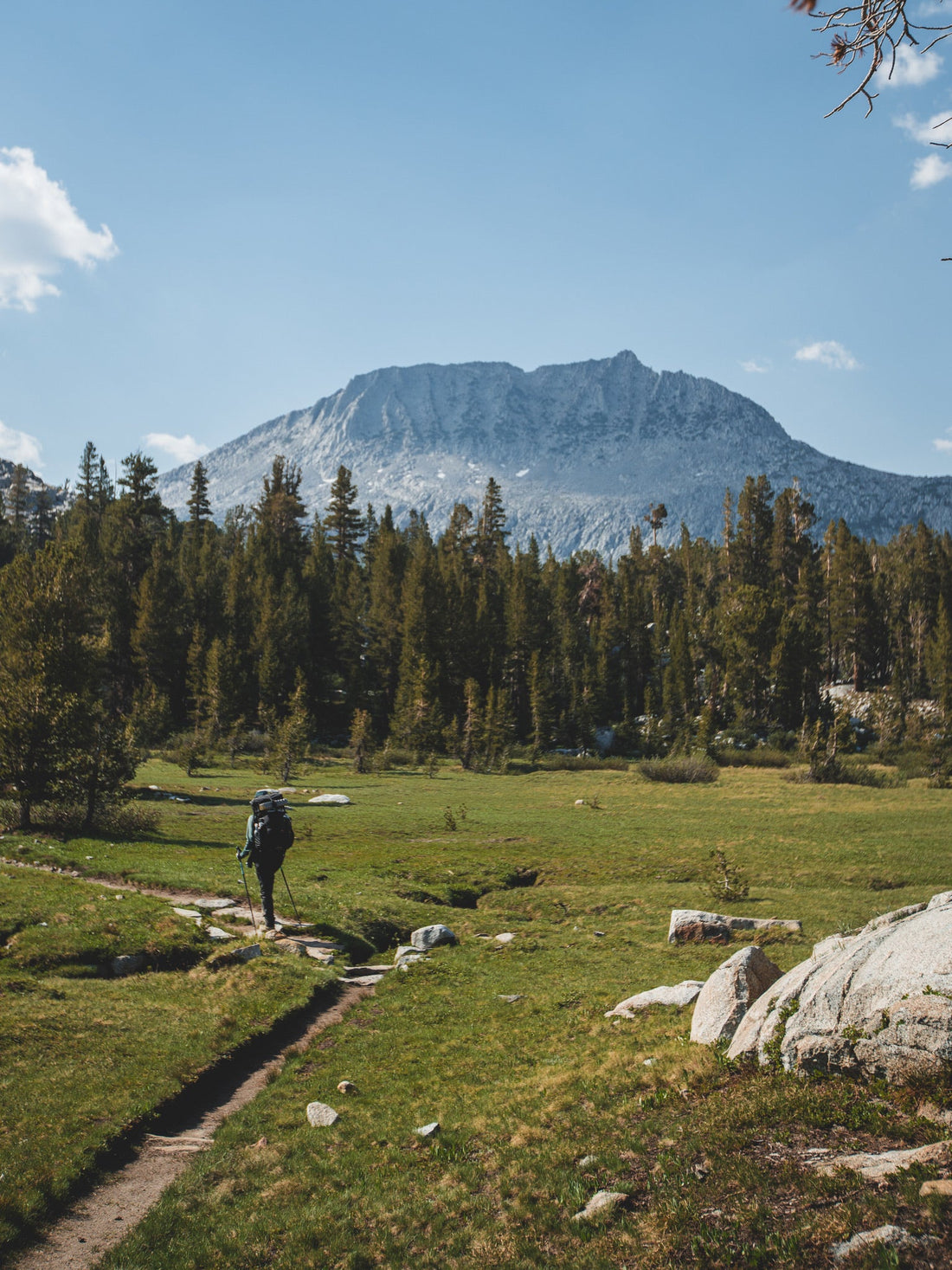 《走過 9,000 公里，差點失去雙腳後，我們為什麼還要帶人上山？》